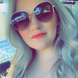 Meet your Posher, Shelby